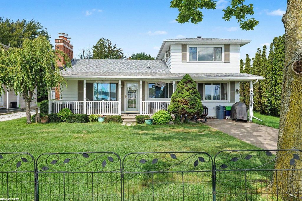 3280 S Channel Dr, Harsens Island