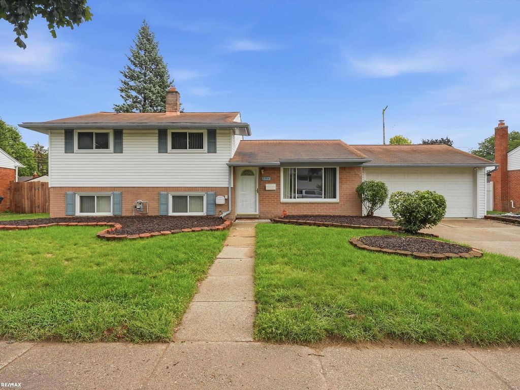 8744 Leslie Dr, Sterling Heights