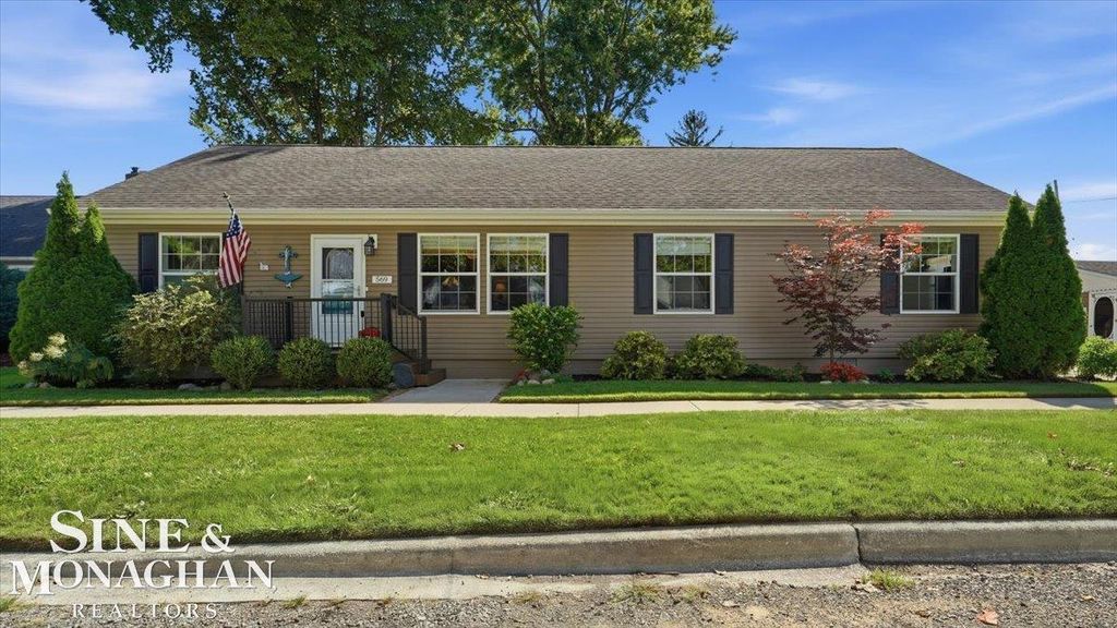 569 S Elizabeth St, Marine City