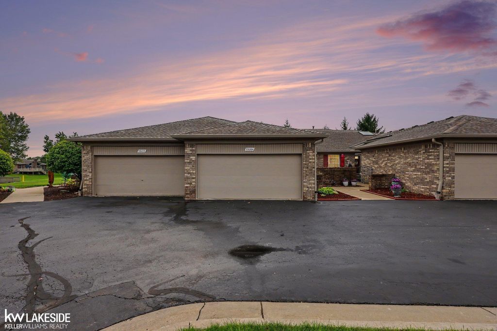 59264 Royal Oak Ct, Washington