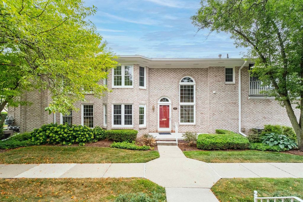 172 Windwood Pointe Ave, Saint Clair Shores