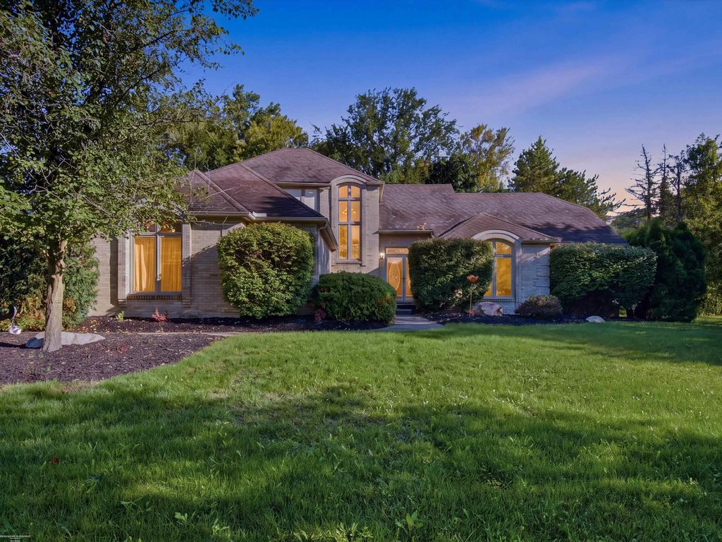 3016 Charlwood Dr, Rochester Hills