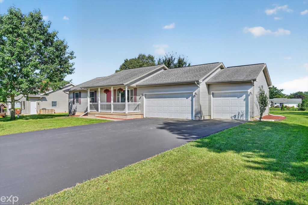 2096 Friar Tuck Cir, Adrian