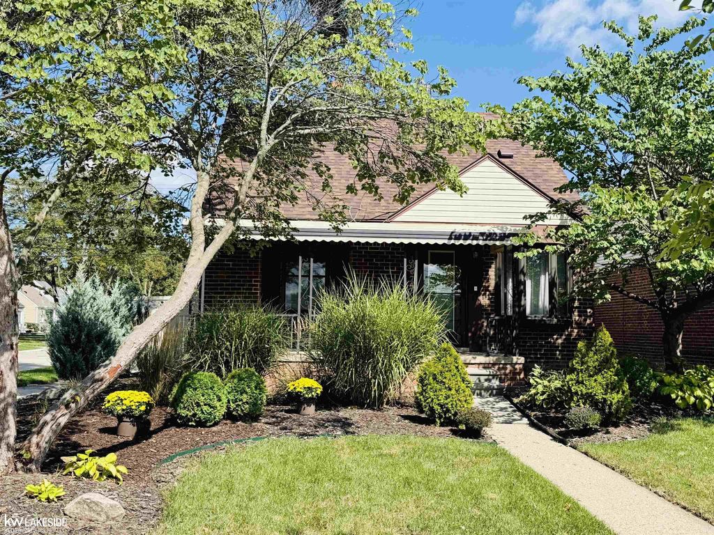 18674 Carlysle St, Dearborn