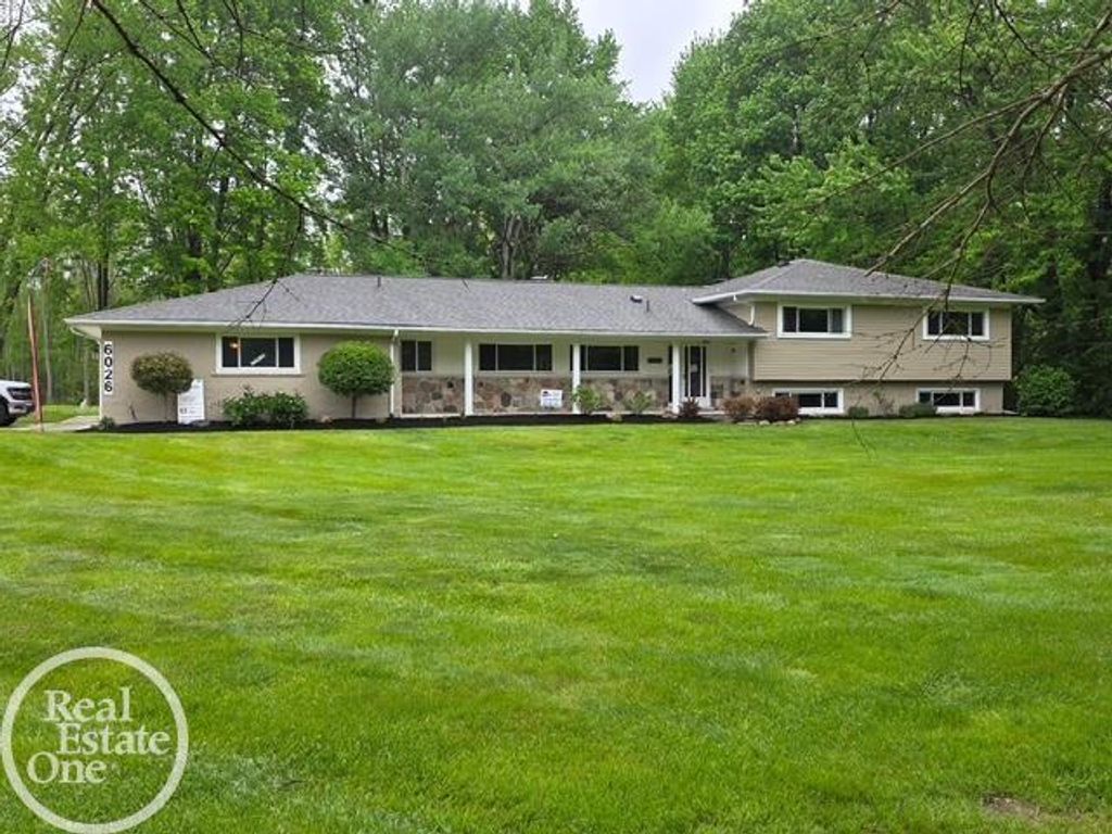 6026 Via Toscana St, Troy