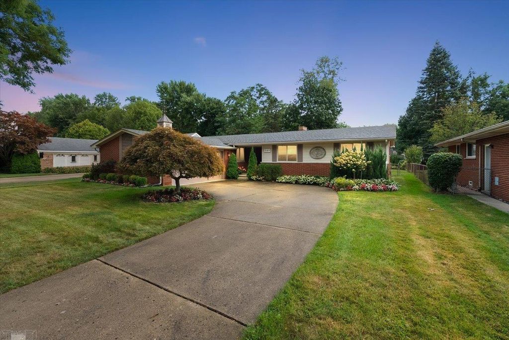 589 Anita Ave, Grosse Pointe Woods