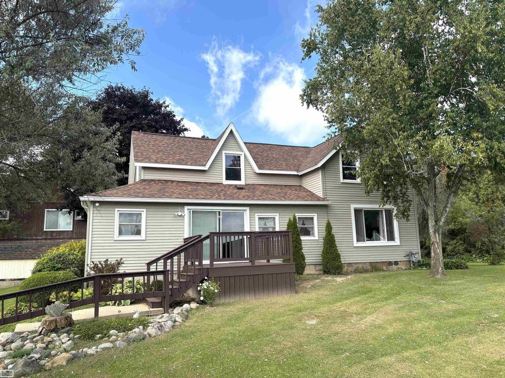 3683 Lake Pleasant, North Branch