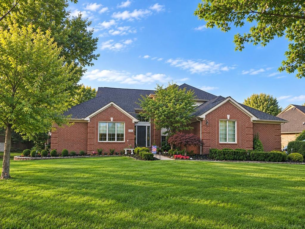 3773 Lake Forest Dr, Sterling Heights