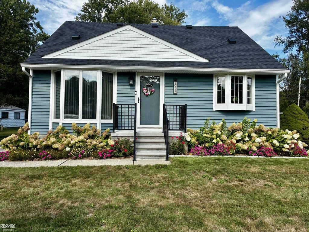 26737 Hickler Ln, Harrison Twp