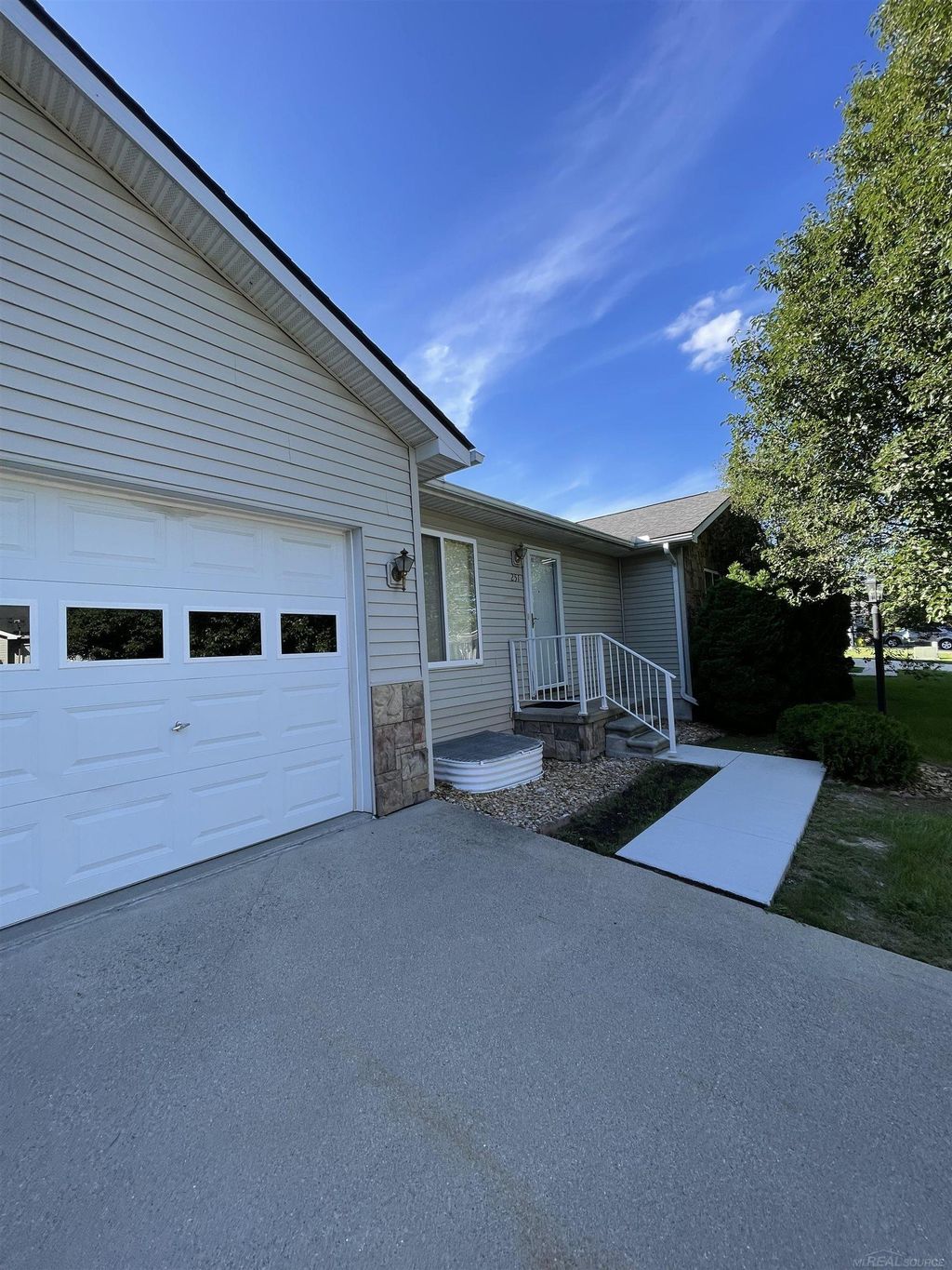 251 Ontario Ln, Marine City