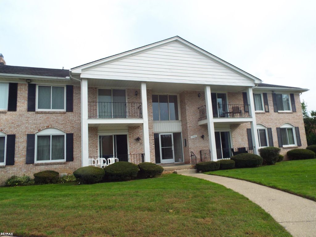 13900 Camelot Dr, Sterling Heights