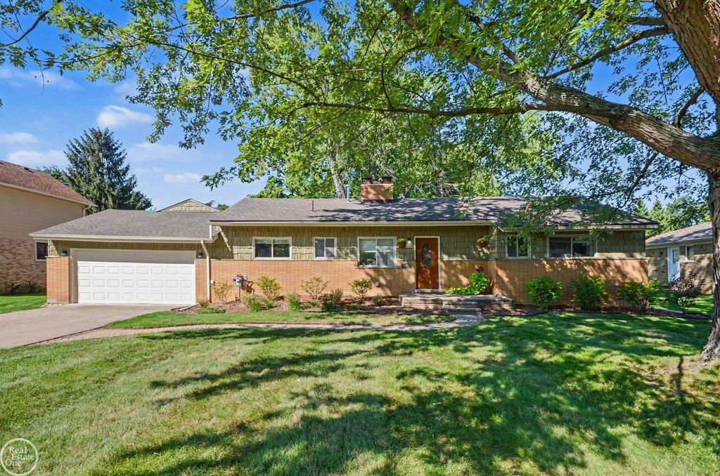 36157 Capper Dr, Clinton Township
