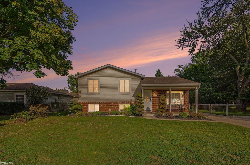 39436 Shoreline Dr, Harrison Twp