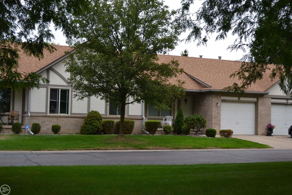 40780 Magnolia East Dr, Clinton Township
