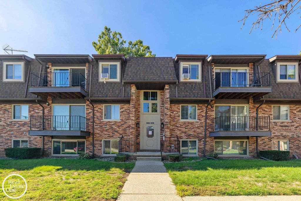 313 Riviera, Saint Clair Shores