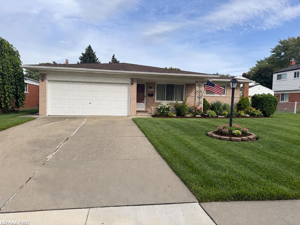 33628 Chatsworth Dr, Sterling Heights