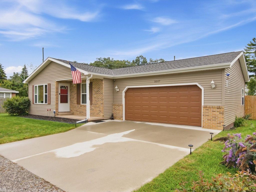 5507 Lakeshore Rd, Fort Gratiot