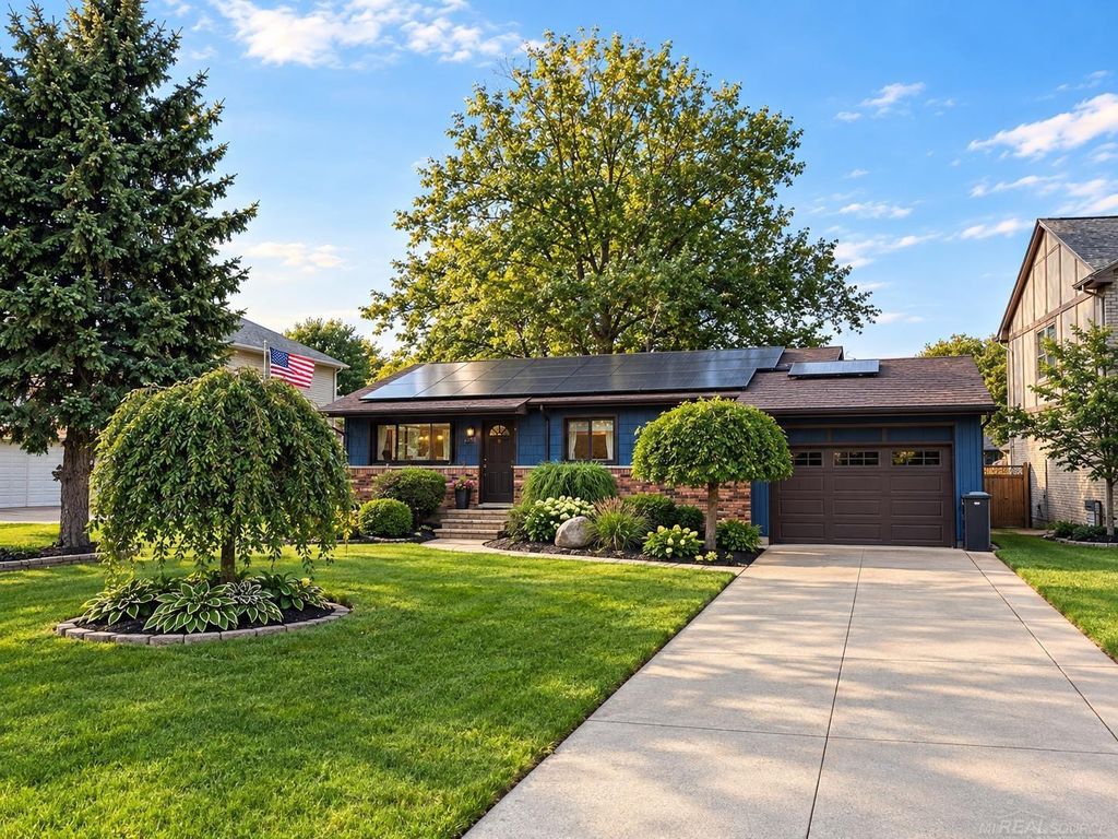39245 Lakeshore Dr, Harrison Twp