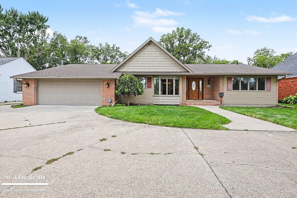 843 N Riverside Ave, Saint Clair