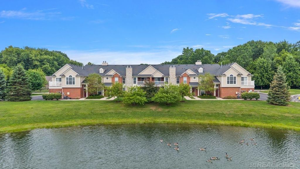 28228 Oakmonte Cir, New Hudson