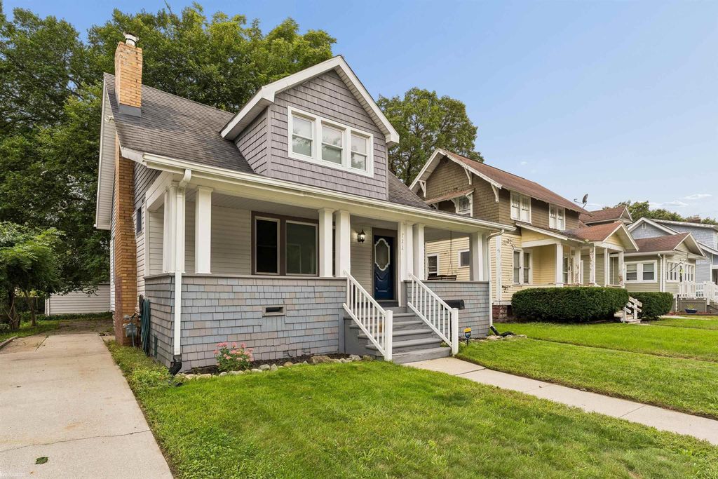 722 Tunnel St, Port Huron