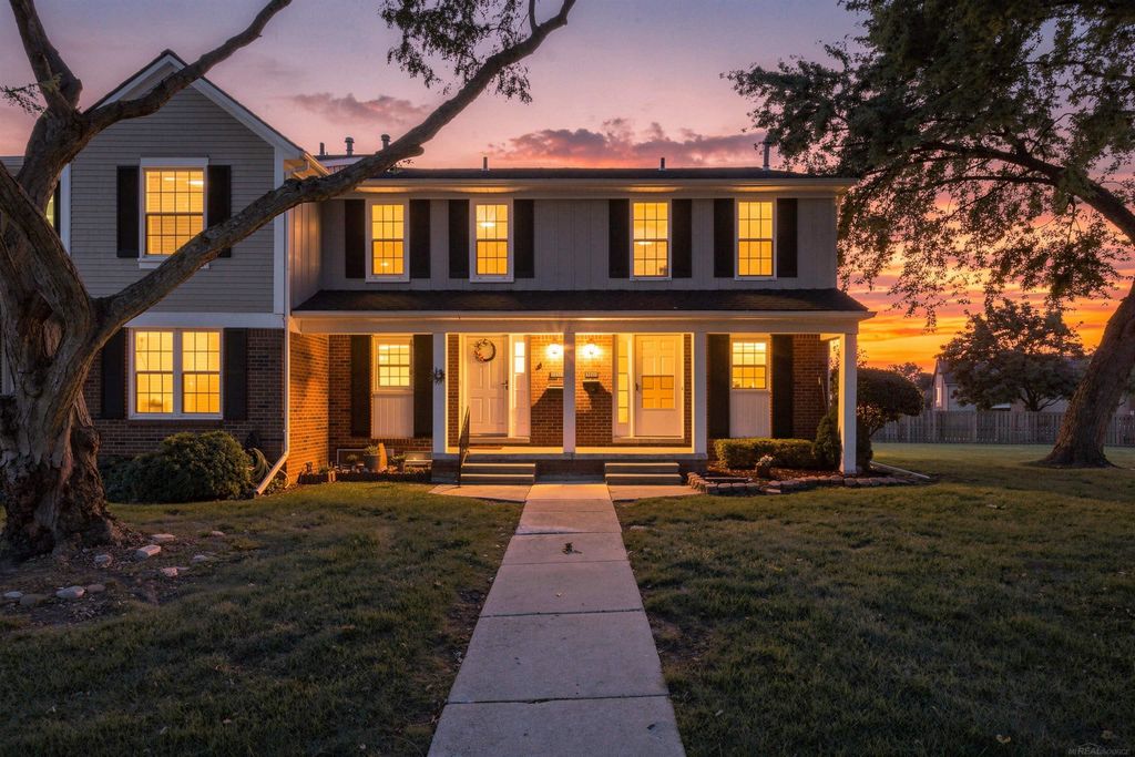 36320 Park Place Dr, Sterling Heights