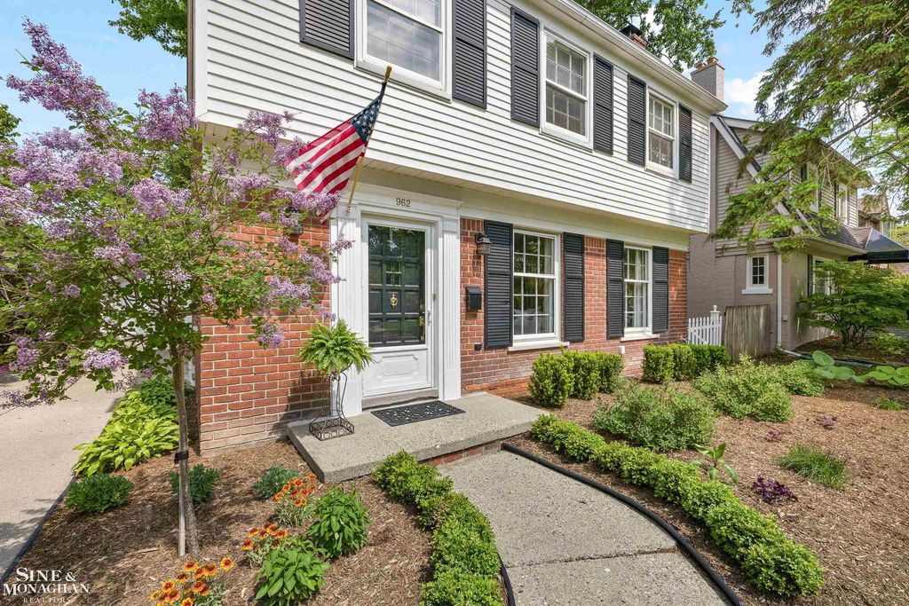 962 Lincoln Rd, Grosse Pointe