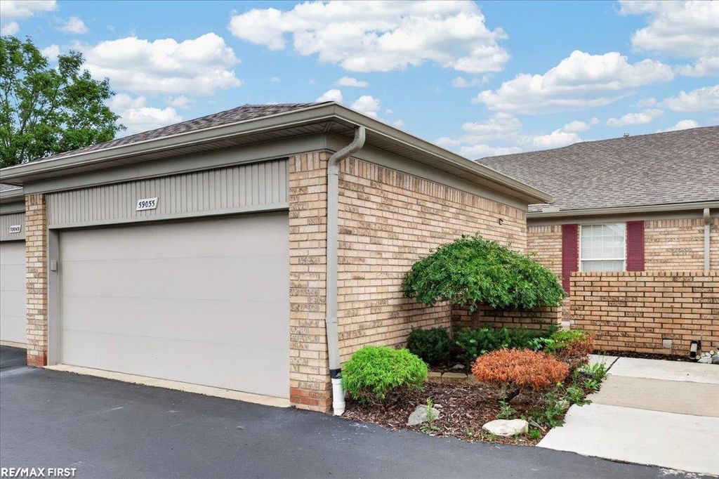 59055 Golden Oak Ct, Washington