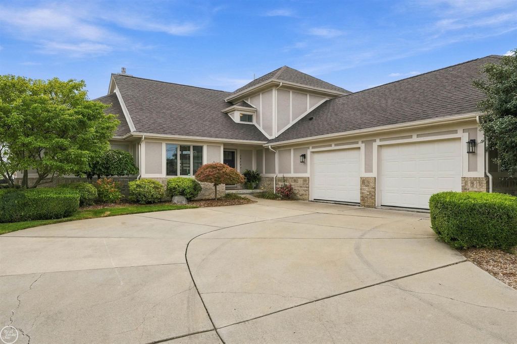 38744 Venetian Dr, Harrison Twp