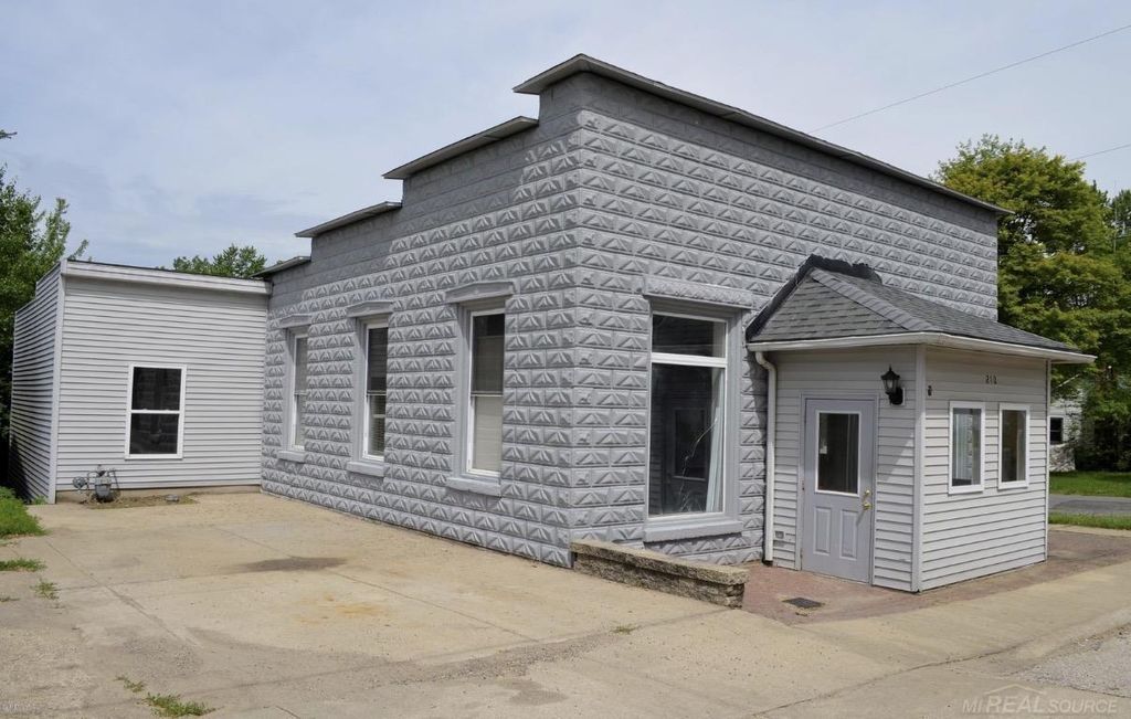 210 N Van Buren St, Bloomingdale