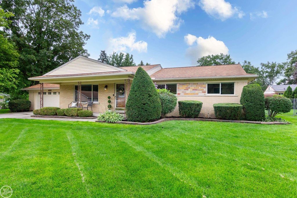 8428 Bellarine Dr, Shelby Twp