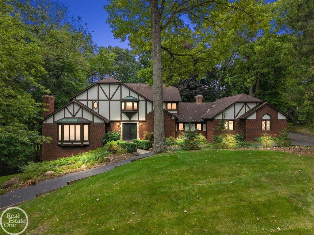 523 Ridgewood Rd, Rochester