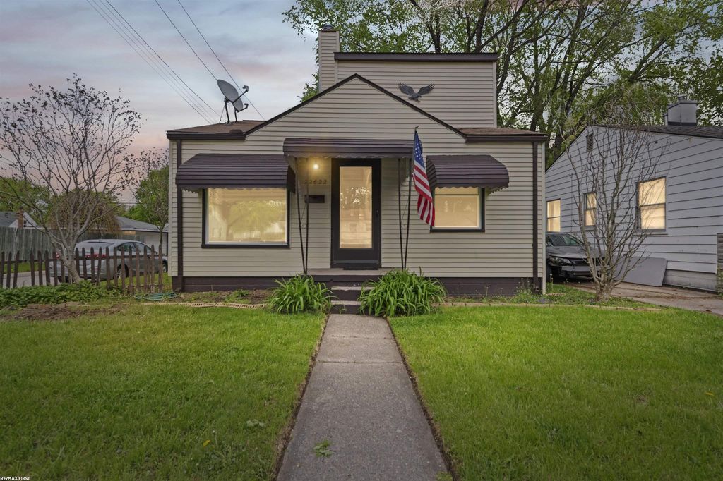 22622 Sharrow St, Warren