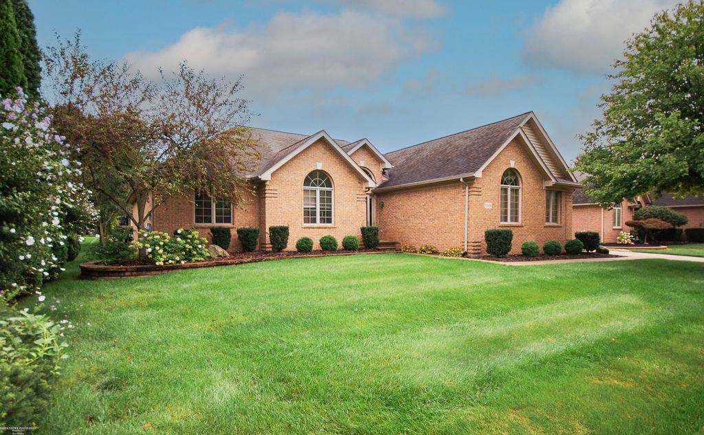 52688 Clinton Oak Ln, Shelby Twp