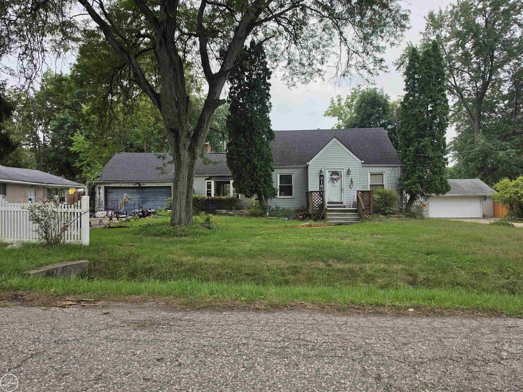 21801 Midway Ave, Southfield