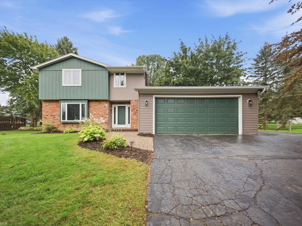 4533 Hillview Shrs, Clarkston