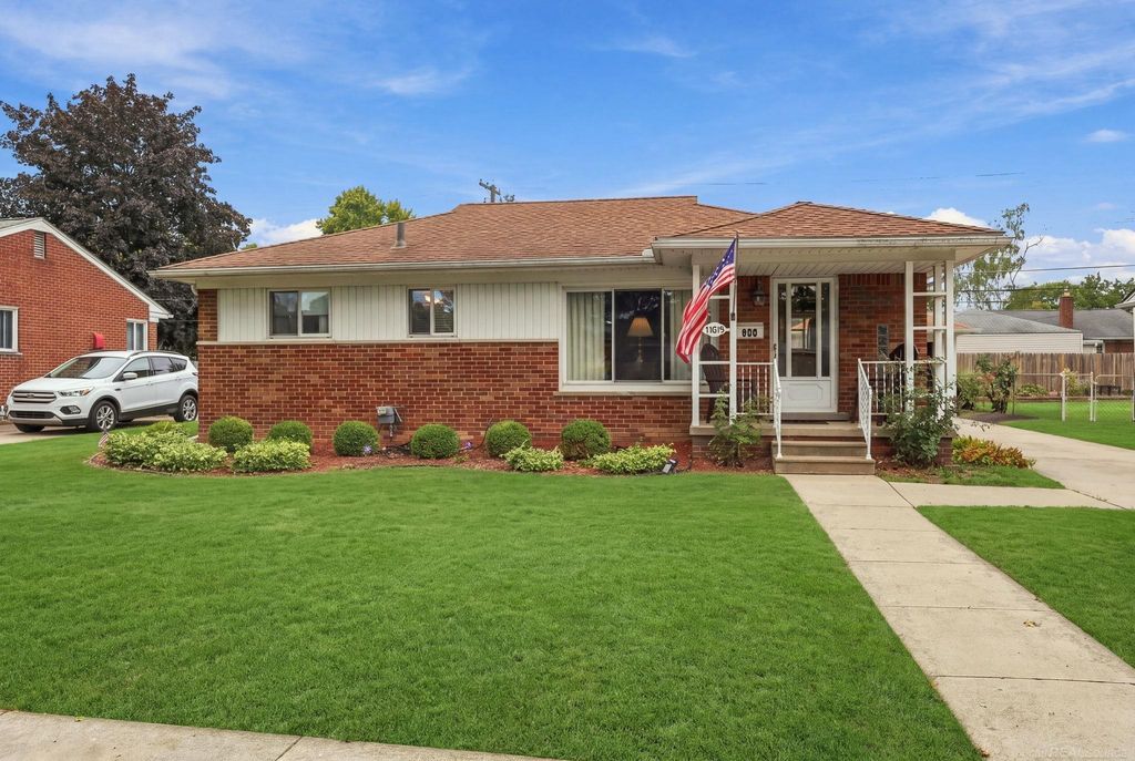 969 Chippewa Rd, Mount Clemens