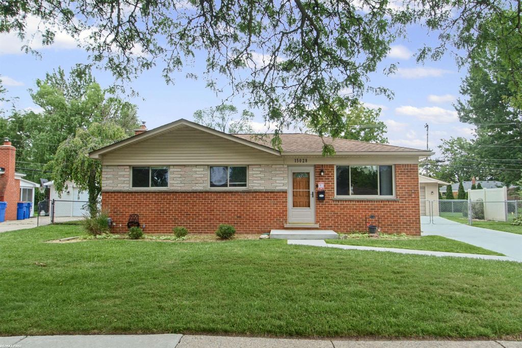 15028 Masonic Blvd, Warren