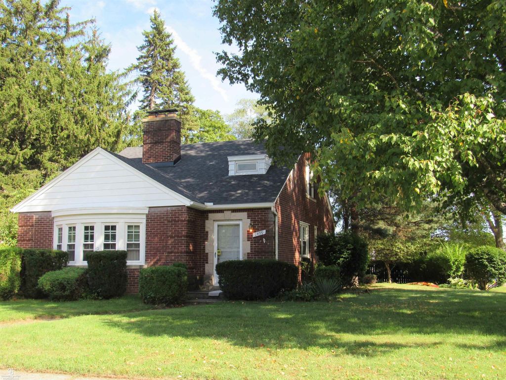 1499 Wellesley Dr, Mount Clemens