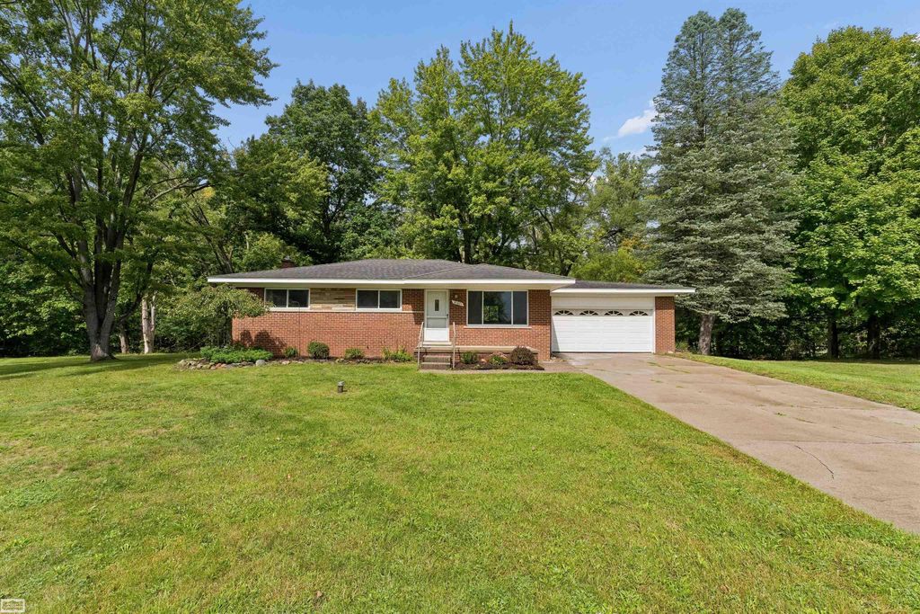 21601 Chester Rd, Ray Twp