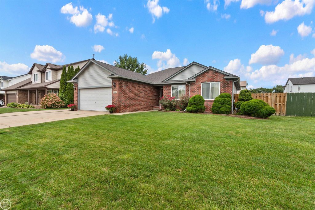 24445 Kolleen Ln, Clinton Township