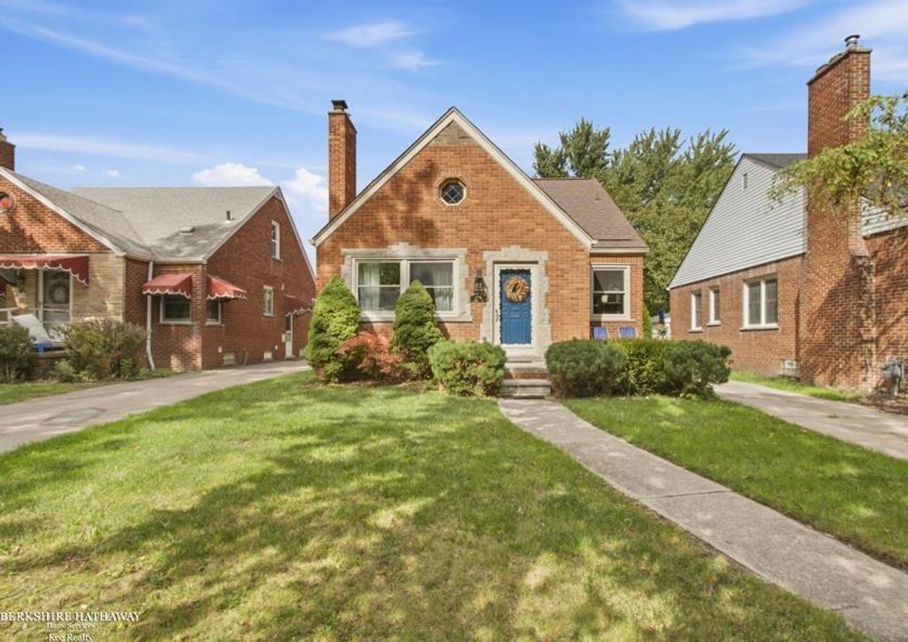 1790 Kenmore Dr, Grosse Pointe Woods