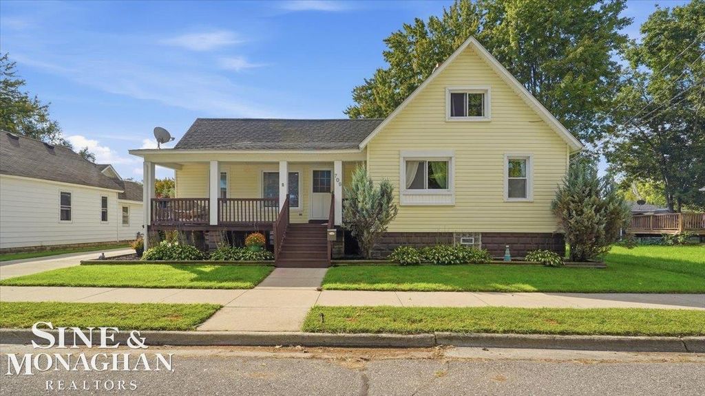 709 Robertson St, Marine City