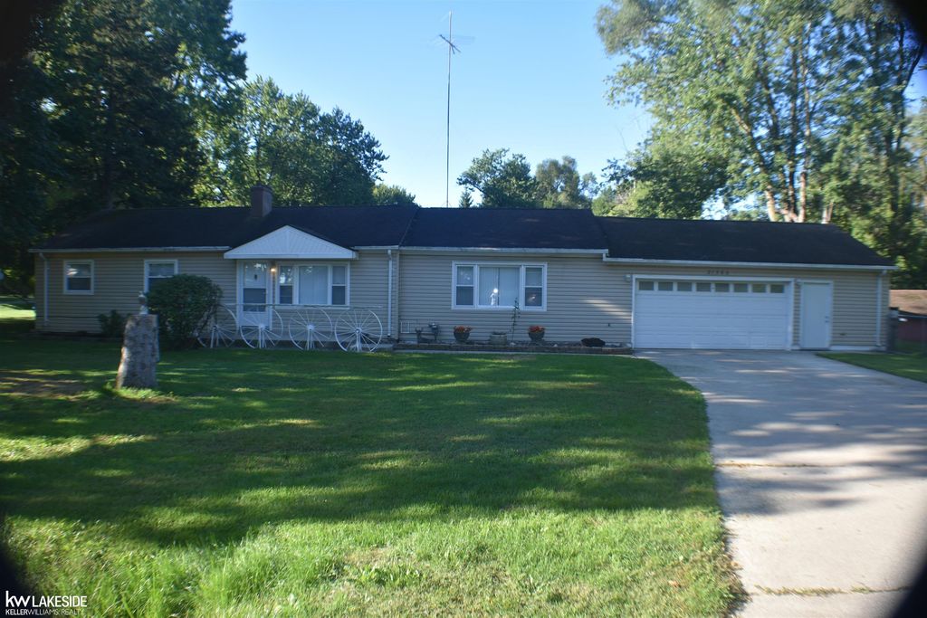 21360 Remick St, Clinton Township