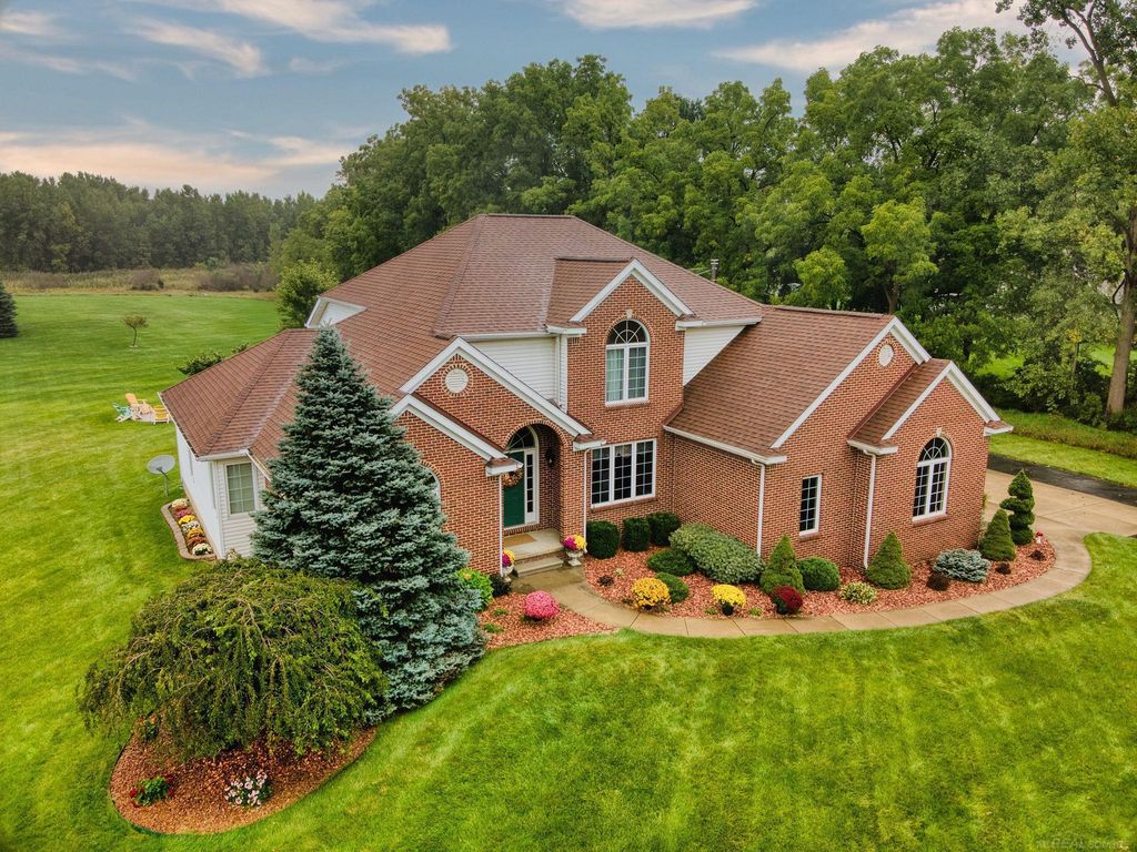 11095 Hill Rd, Goodrich