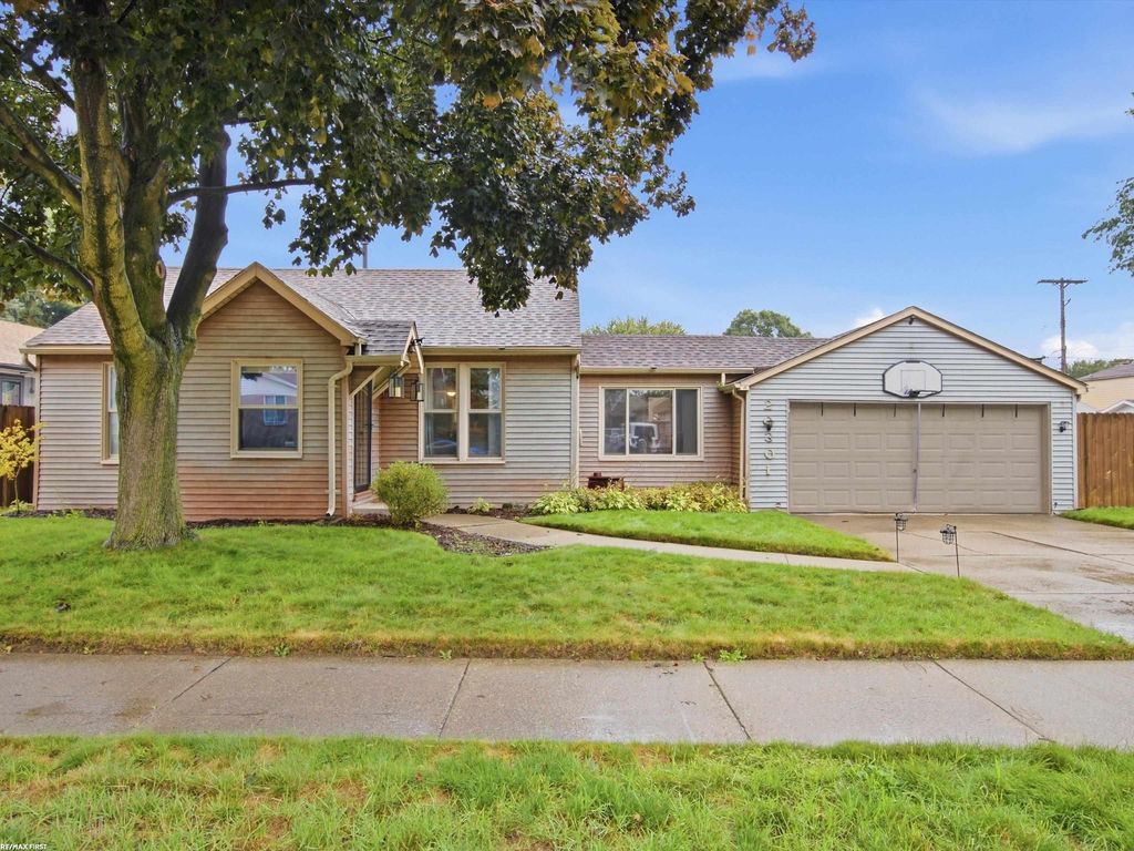 20301 Voiland St, Roseville