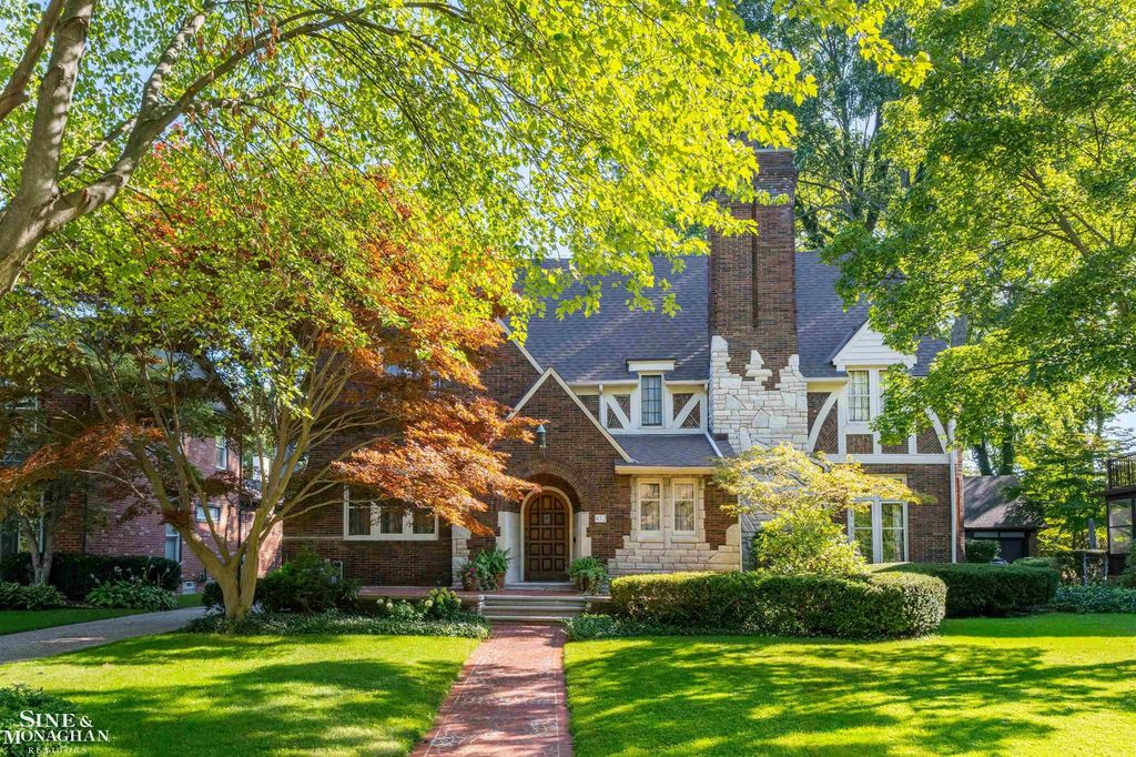 852 Whittier Rd, Grosse Pointe Park