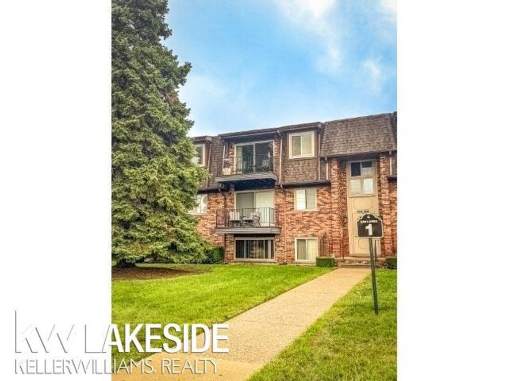 104 Riviera Dr, Saint Clair Shores