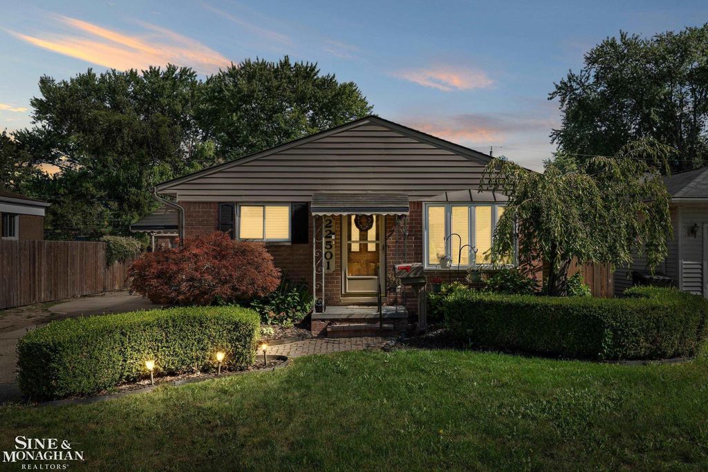 22501 Euclid St, Saint Clair Shores