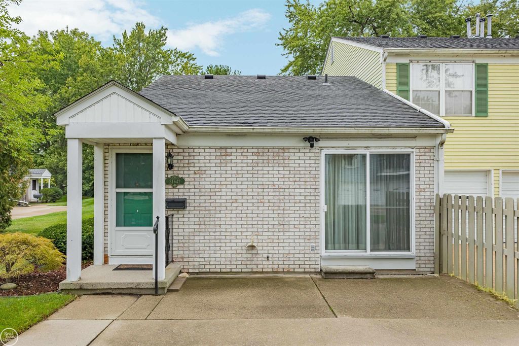 24642 Spring Ln, Harrison Twp
